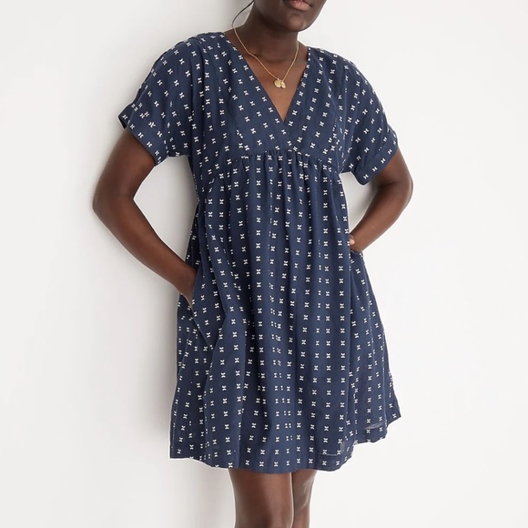 Madewell Dresses & Skirts - Madewell Size M V-Neck Dolman-Sleeve Mini Dress in Navy with Embroidered Pattern